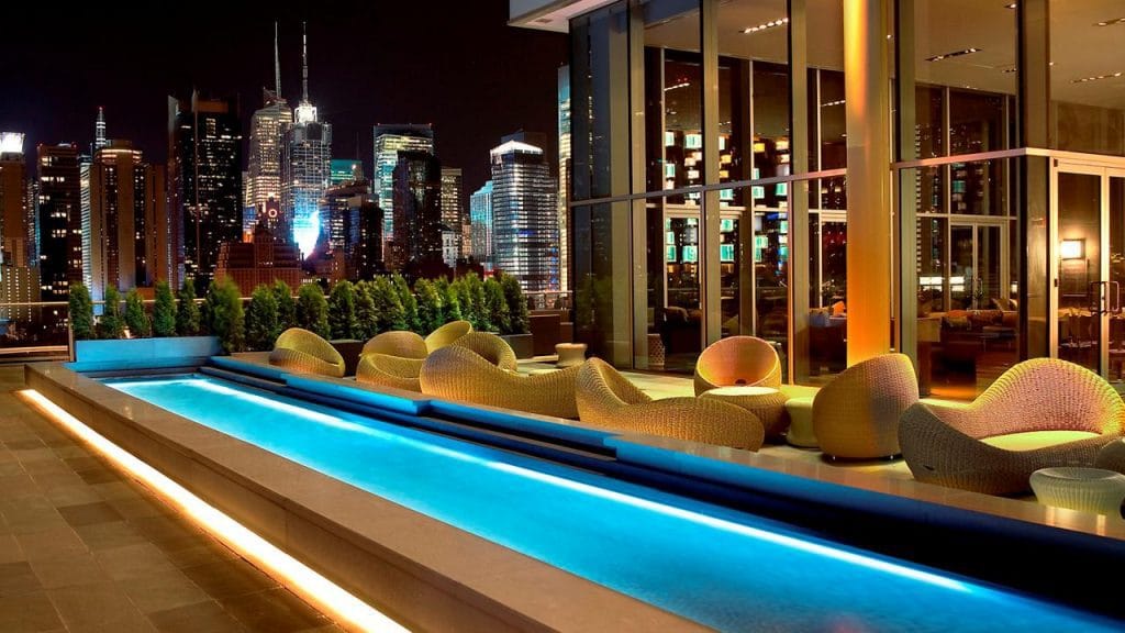 Terrasse avec vue au Ink 48 Hotel