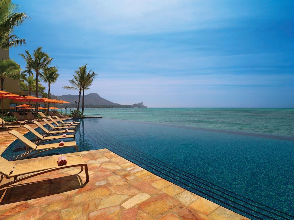 Les 5 plus beaux hôtels d'Oahu à Hawaii - Hôtel Sheraton Waikiki - Piscine à débordement
