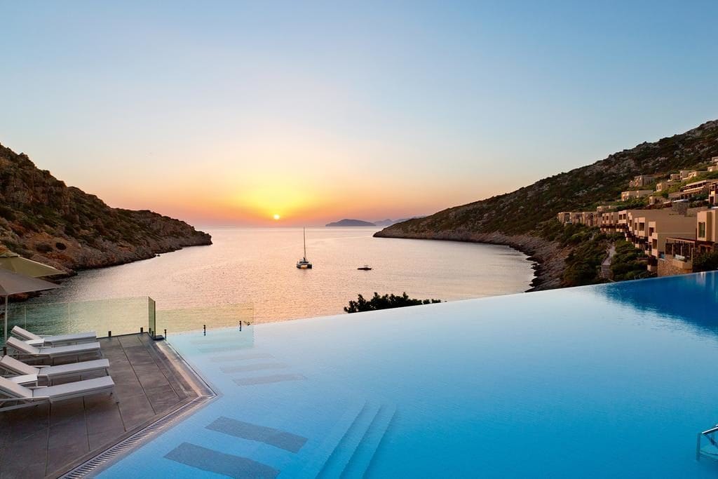 les 10 plus beaux hôtels de Grèce - Hôtel Daios Cove Luxury Resort and Villas Crete - plage