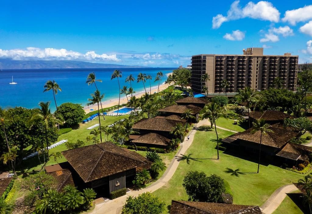 Les 5 plus beaux hôtels de Maui Hawaii - Hôtel Royal Lahaina Resort - Vue hotel