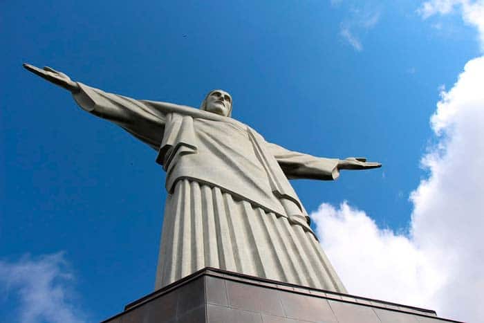 Passer des vacances inoubliables dans un Brésil plein de merveilles 2 Statue Corcovado Christ Redempteur au Bresil