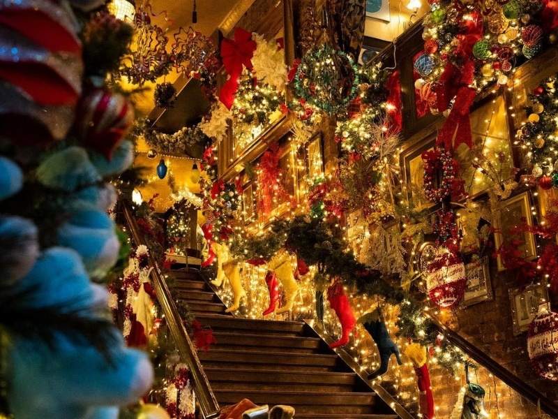 Christmas-Restaurant-in-New York Papillon