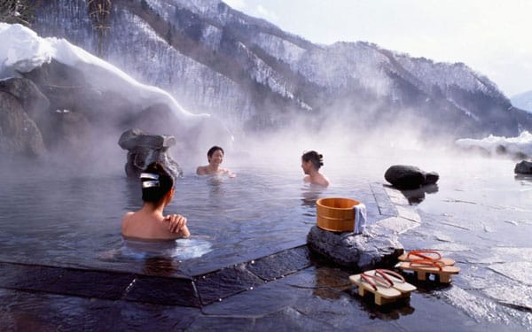 Découvrez les 10 Onsen incontournables du Japon Un voyage thermal extraordinaire