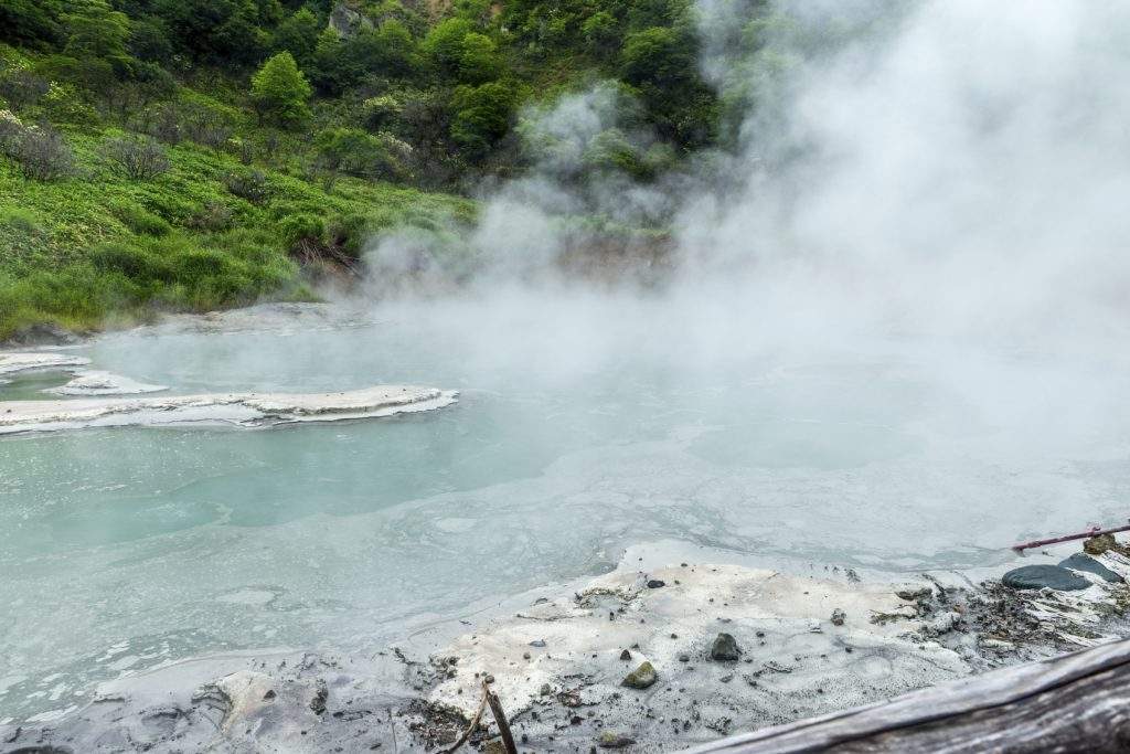 Découvrez les 10 Onsen incontournables du Japon : Un voyage thermal extraordinaire 3 Noboribetsu Onsen au Japon