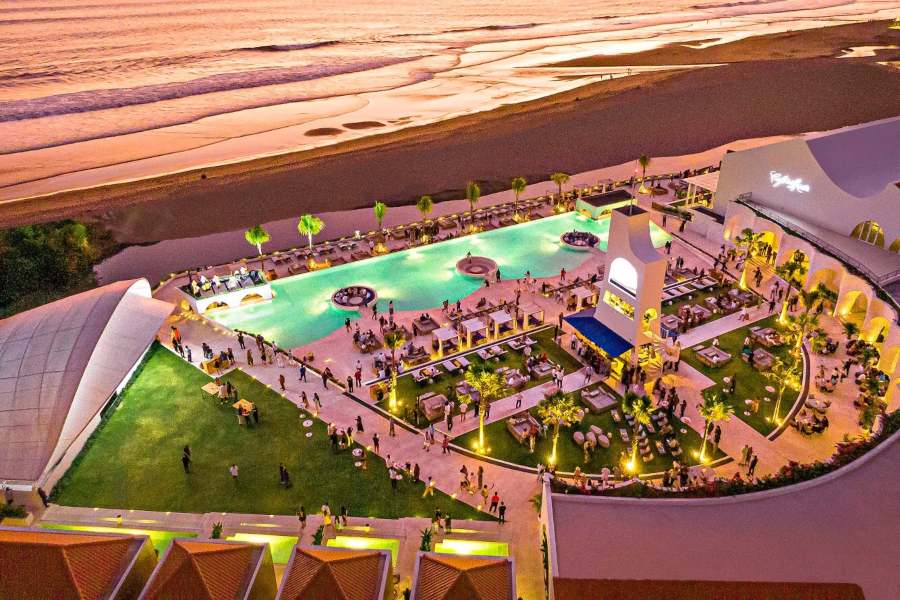 Café-del-Mar-Bali-Sandbeds Beach club bali