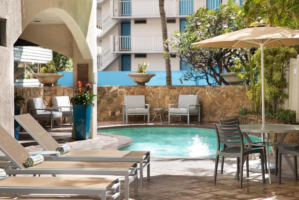 Oahu : Guide ultime des hôtels pas chers pour voyageurs économes 5 Coconut Waikiki hotel pas cher oahu hawaii