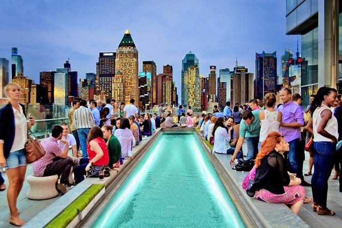 Où faire la fête à New-York ? 15 ambiance sur le rooftop du 230 fifth à New York