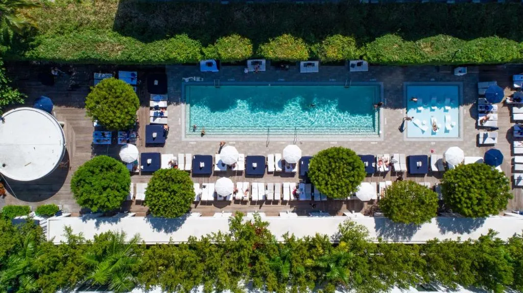 Les plus beaux hôtels à Miami avec vue sur l'océan 12 Nautilus sonesta miami piscine