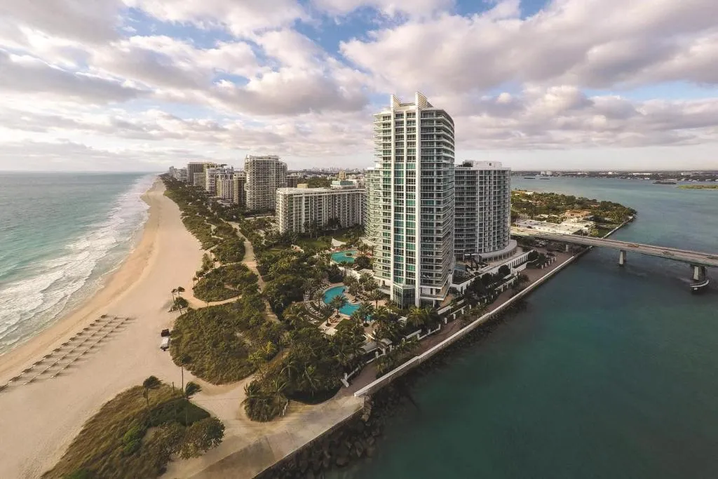 Les plus beaux hôtels à Miami avec vue sur l'océan 16 Ritz Carloton Bal Harbour Miami