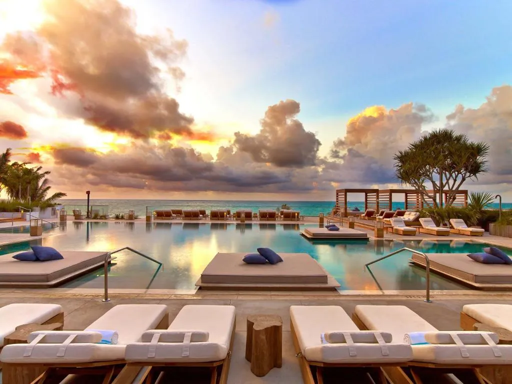 Les plus beaux hôtels à Miami avec vue sur l'océan 14 rooftop piscine du 1 Hotel South Beach Miami