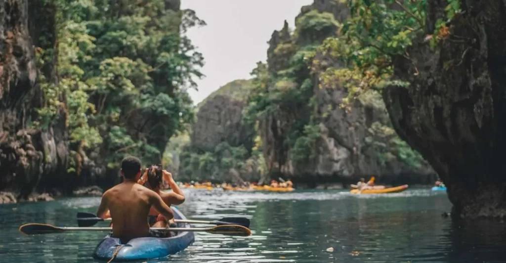 Découverte de l'île de Palawan aux Philippines : Votre guide complet 7 Kayak à El Nido