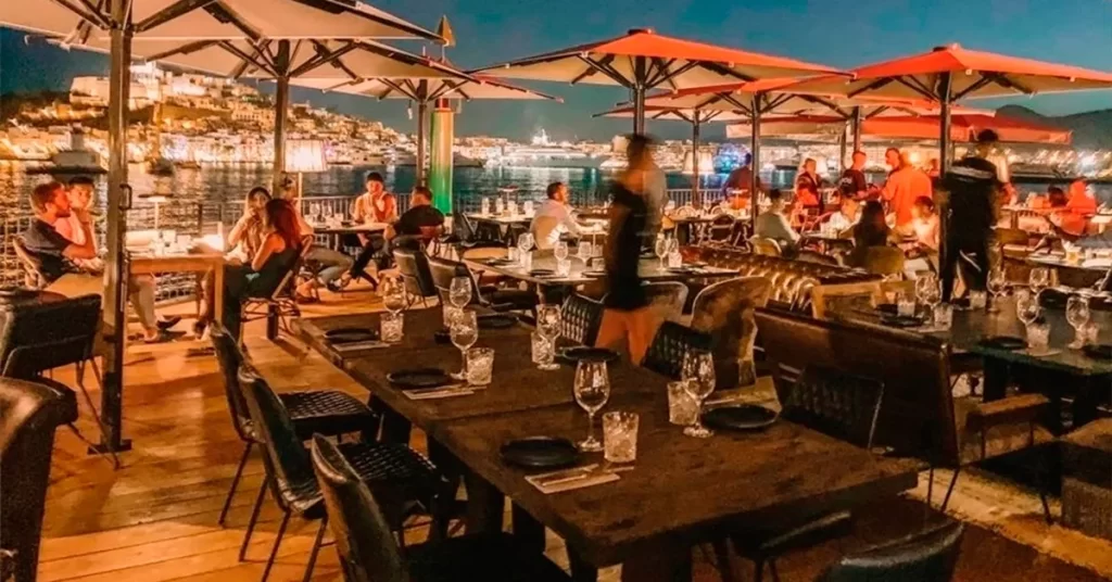 Les meilleurs restaurants à Ibiza où la fête ne s'arrête jamais ! 2 restaurant roto ibiza