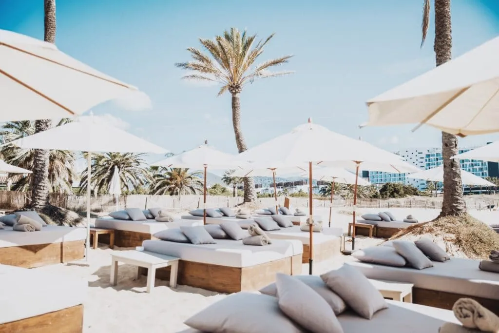 Les meilleurs Beach Clubs à Ibiza 7 BEACHOUSE Ibiza
