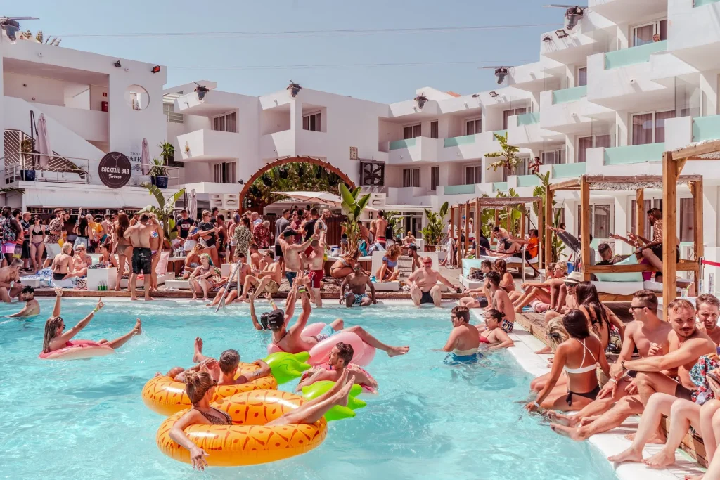 Les meilleurs Beach Clubs à Ibiza 9 Bora Bora Beach Club Ibiza