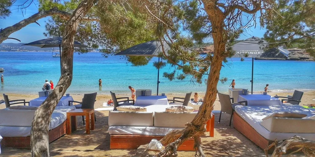 Les meilleurs Beach Clubs à Ibiza 5 Cala Bassa Beach Club (CBbC) Ibiza
