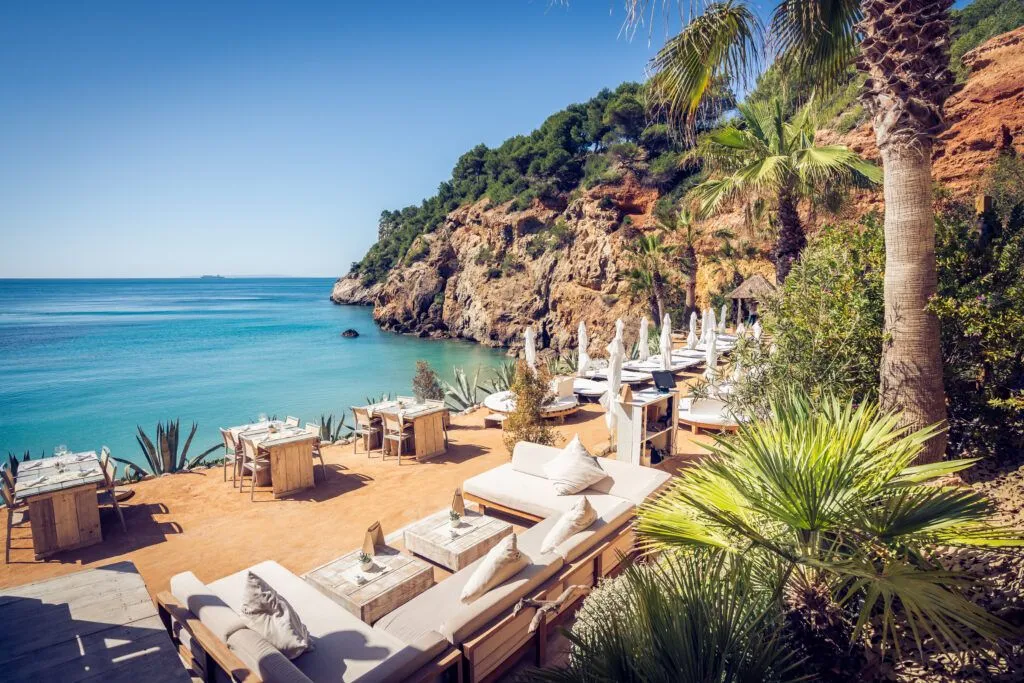 Les meilleurs beach clubs à Ibiza