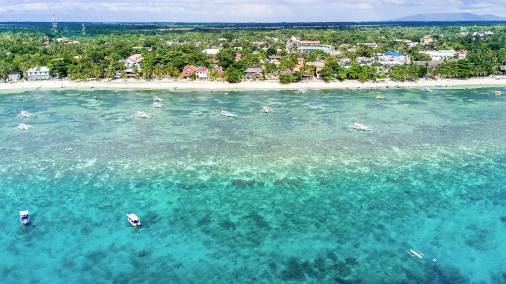Que faire à Bohol aux Philippines ? Les activités incontournables pour un séjour inoubliable 6 Alona-Beach-Panglao-Bohol-Philippines