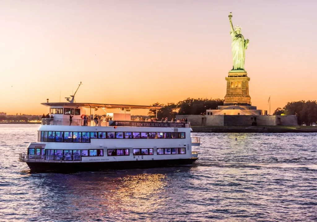 Visiter la Statue de la Liberté à New York : Guide complet 3 Statue de la liberté en ferry