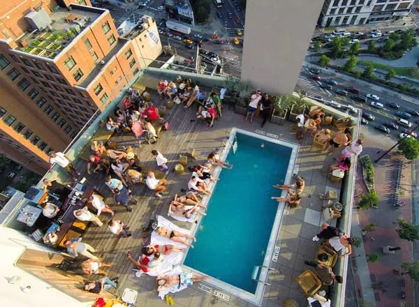 Hôtel à SoHo New York : Guide pour bien choisir 10 jimmy-soho-hotel-poolparty
