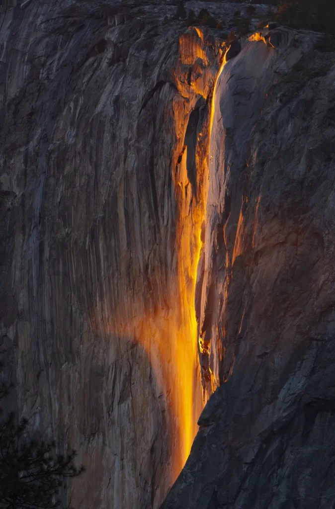 Cascade de feu Yosemite : Tout savoir sur Horsetail fall, la chute de feu du Yosemite 2 Horsetail Fall in fire 1