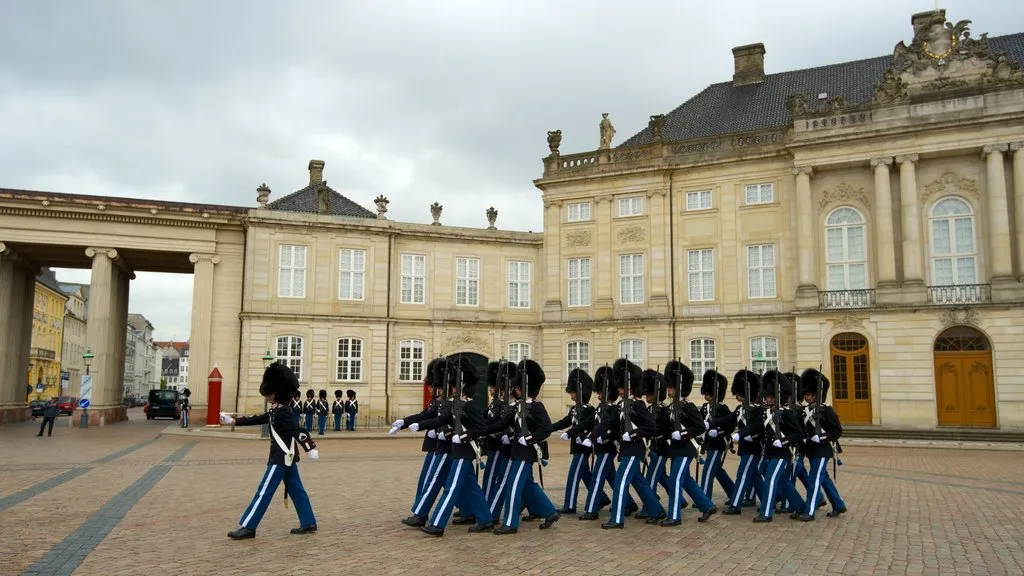 Visiter Copenhague en 3 jours : itinéraire idéal et bonnes adresses 3 releve de la garde copenhague