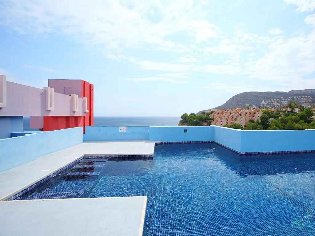 La Muralla Roja : l’architecture qui défie les normes en Espagne 5 Apartment Muralla Roja 1 by Interhome