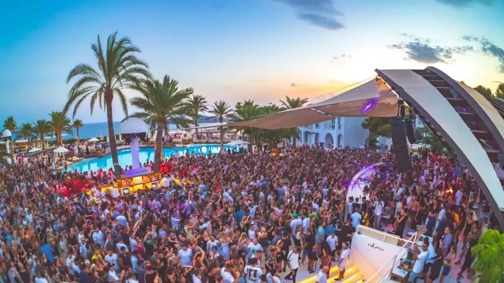 Destino Pacha club ibiza plein air

