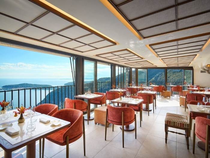 Que faire à Èze en 3 jours ? City Guide entre ruelles médiévales, jardins suspendus et balades en balcon sur la Méditerranée 6 vue incroyable du Restaurant Eze chateau eza