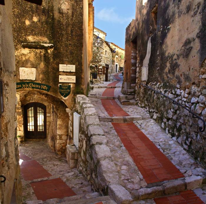Que faire à Èze en 3 jours ? City Guide entre ruelles médiévales, jardins suspendus et balades en balcon sur la Méditerranée 2 ruelle typique a Eze