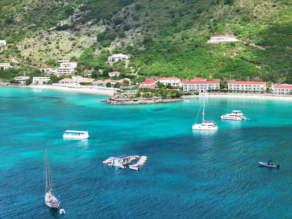 Balaou, un restaurant flottant dans la baie de Grand Case à Saint-Martin 2 BALAOU BAR RESTAURANT FLOTTANT