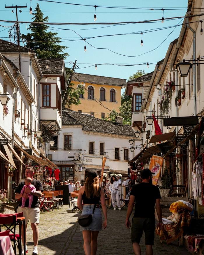 Destinations peu chères mais spectaculaires : 6 voyages à couper le souffle 2 Gjirokastër Albanie - destination spectaculaire et peu chere