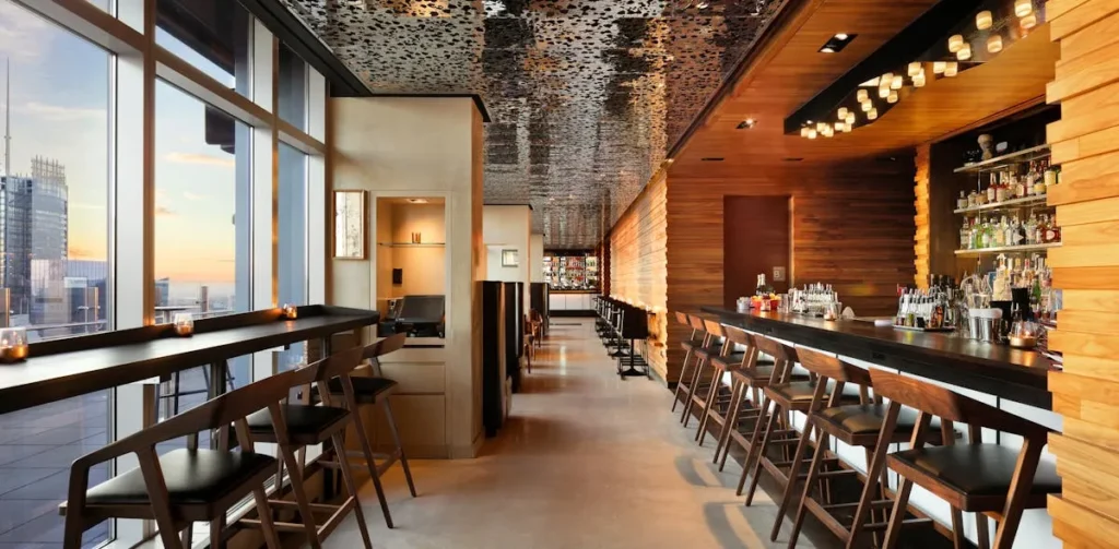 Top 10 des hôtels à New York avec rooftop (bar, piscine, terrasse) 6 Hyatt centric times square – bar 54