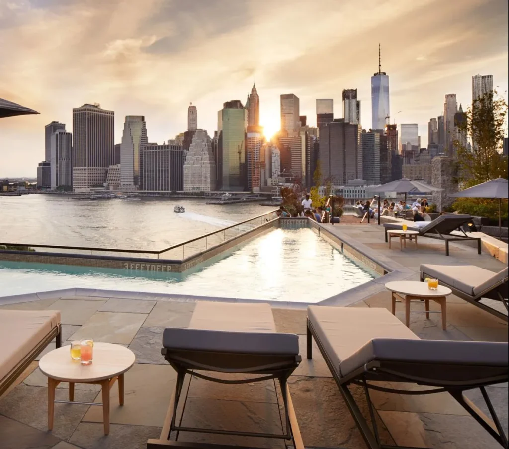 Top 10 des hôtels à New York avec rooftop (bar, piscine, terrasse) 3 1 hotel brooklyn bridge – dumbo - Rooftop New York