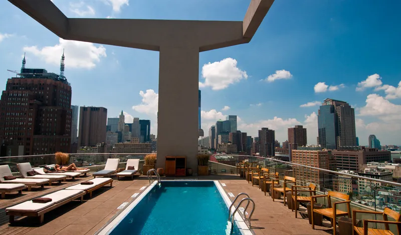 Top 10 des hôtels à New York avec rooftop (bar, piscine, terrasse) 5 The james soho – jimmy