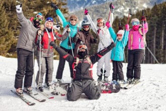 Séjour au ski en famille pas cher : 5 bons plans pour économiser