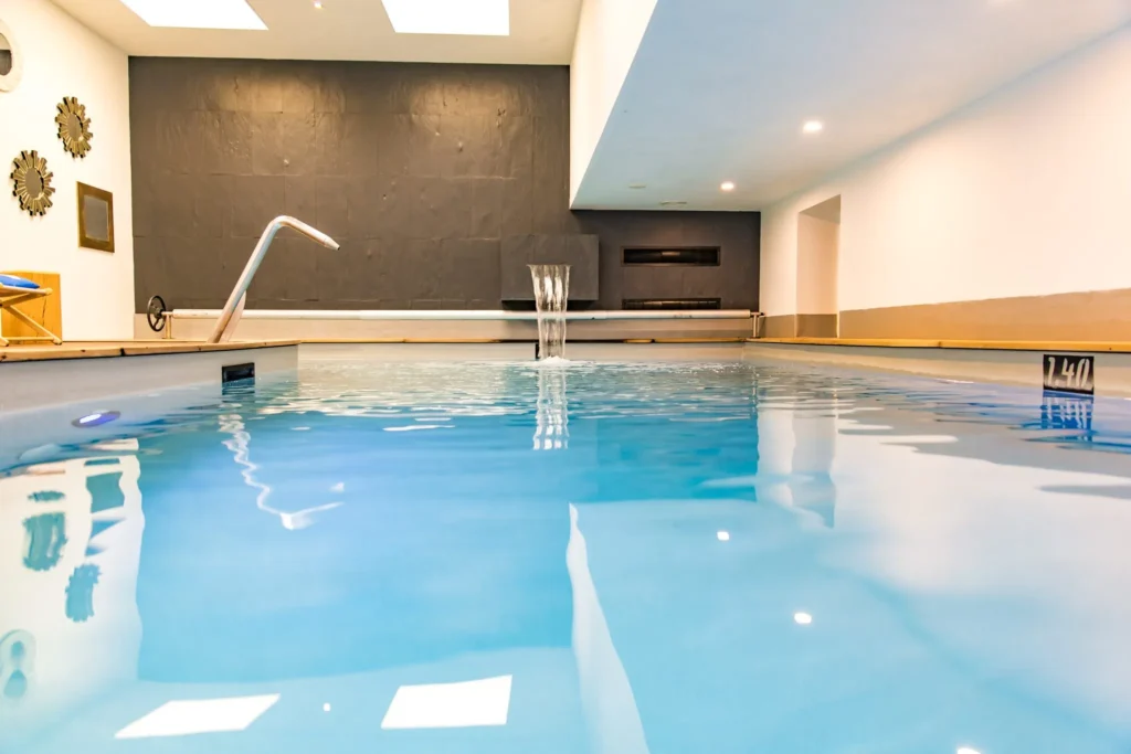 hôtel avec piscine intérieure en Bretagne