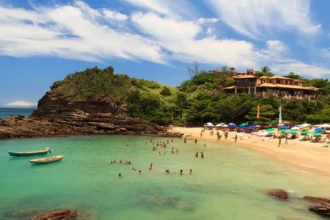 Magnifique plage paisible mer Ferradurinha à Buzios Rio de Janeiro