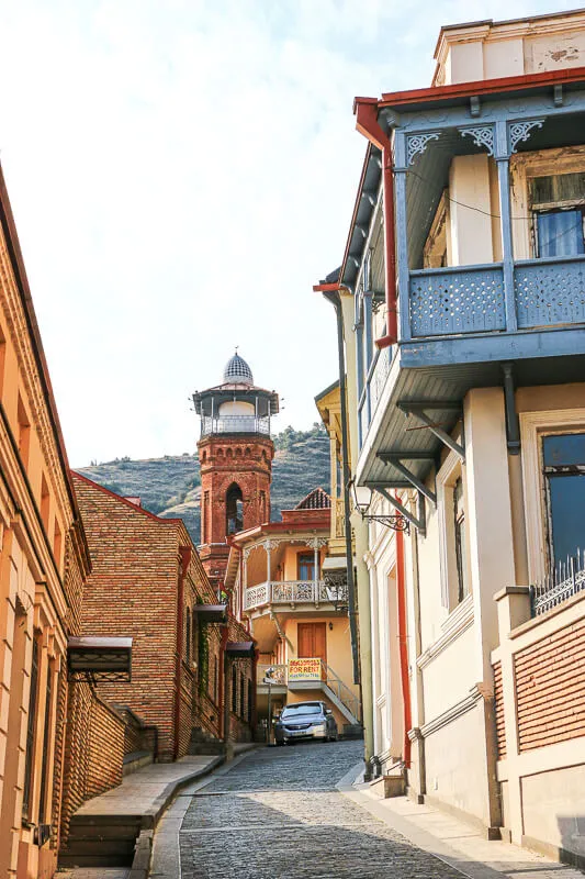 J'ai passé 4 jours à Tbilissi en mai : la destination qui remplace Lisbonne sans la foule 6 Tbilissi Quartier vieille ville