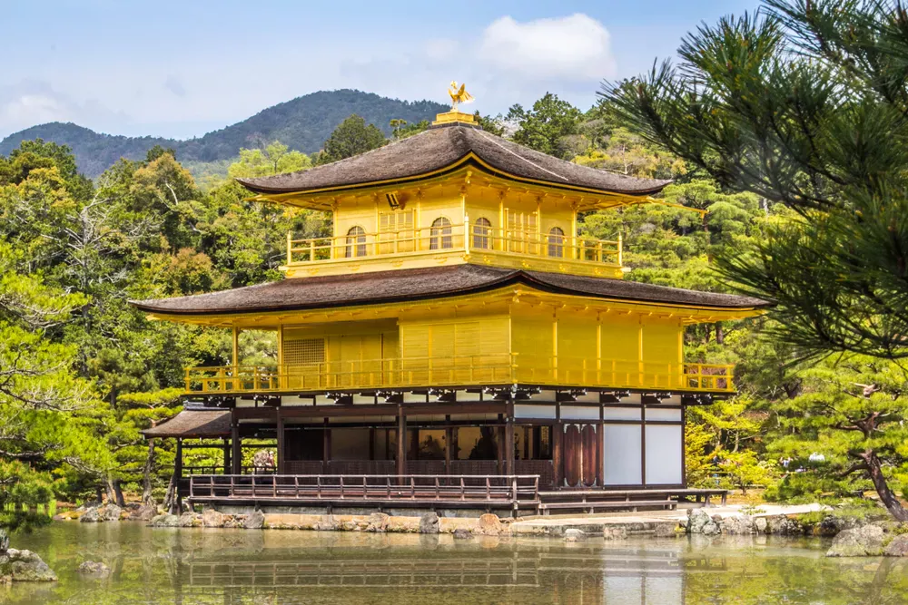 Kyoto en 2026 : pourquoi l'ancienne capitale japonaise reste fascinante… et comment éviter le piège du surtourisme 9 Kinkaku ji le Pavillon dOr Kyoto