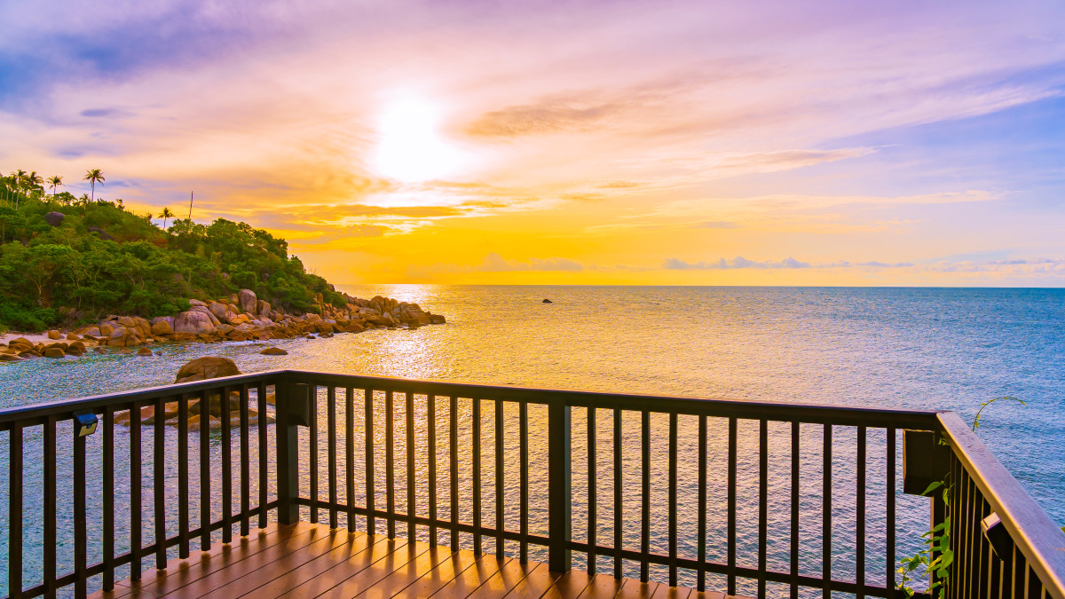 Hôtel vue mer sur la Côte d'Azur : les critères à vérifier avant de réserver votre séjour 2 balcon avec magnifique vue sur la mer