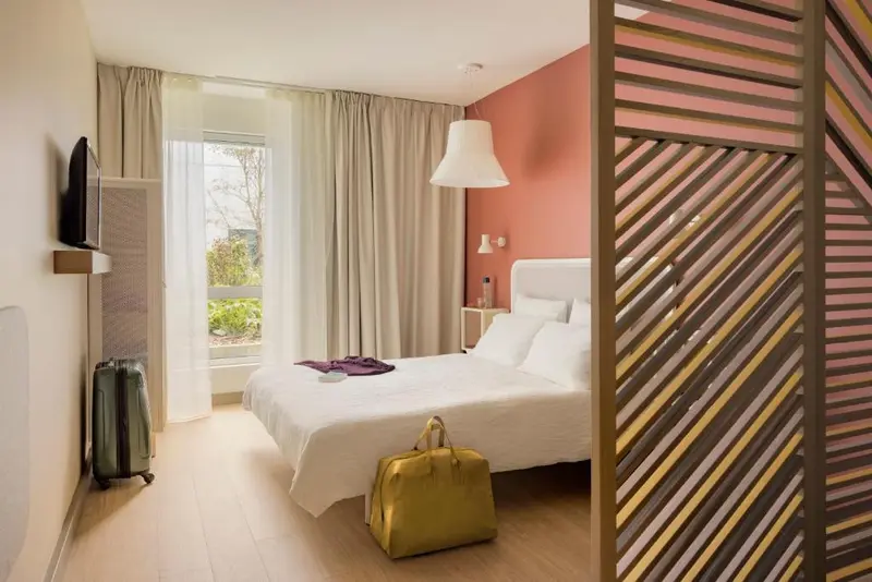 3 jours à Lille : l'itinéraire qu'on a testé, des estaminets du Vieux-Lille au sommet du beffroi 3 Chambre lumineuse et design de l'Okko Hotels Lille Centre