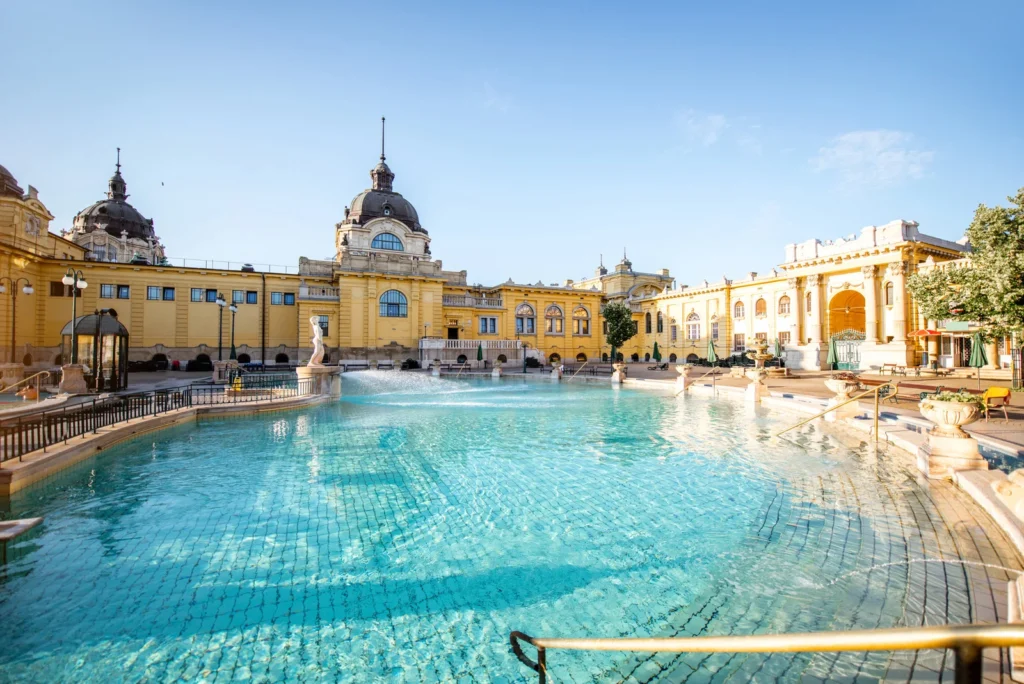 Budapest : voici pourquoi cette ville mérite largement un week-end 2 Bains Széchenyi à Budapest