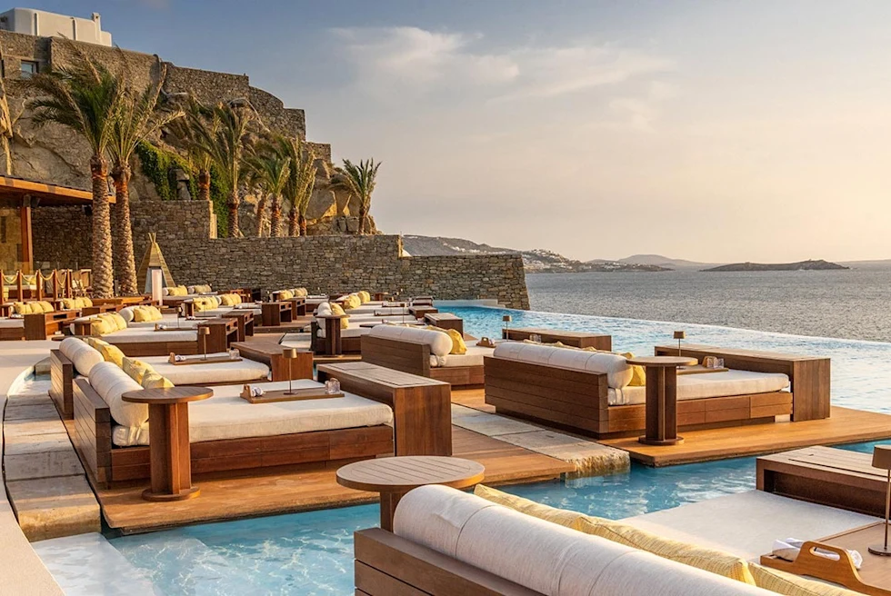 Beach clubs de Mykonos : les 9 adresses, les prix et comment éviter l'addition salée 2 Beach clubs de Mykonos