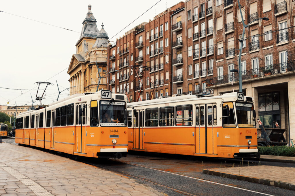 Budapest : voici pourquoi cette ville mérite largement un week-end 3 Tramways de Budapest près du palais Anker
