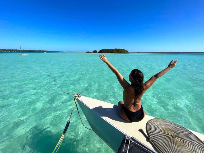 bacalar lagoon sailing
