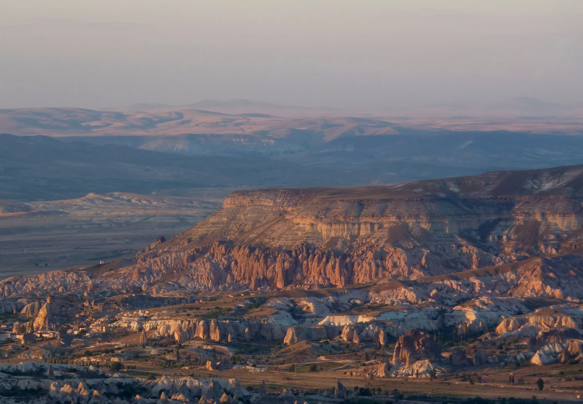 Montgolfière en Cappadoce : le guide complet avant de réserver votre vol 2 La vallée de Cappadoce et ses cheminées de fées taillées dans le tuf