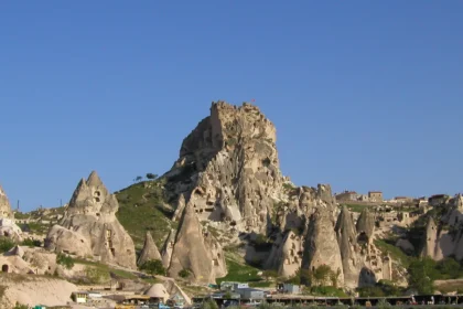 Cheminées de fées de Cappadoce sous un ciel dégagé