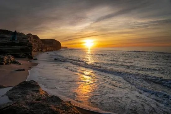 Lloret de Mar : que voir et faire sur la Costa Brava 3 Coucher de soleil sur une crique rocheuse de la Costa Brava