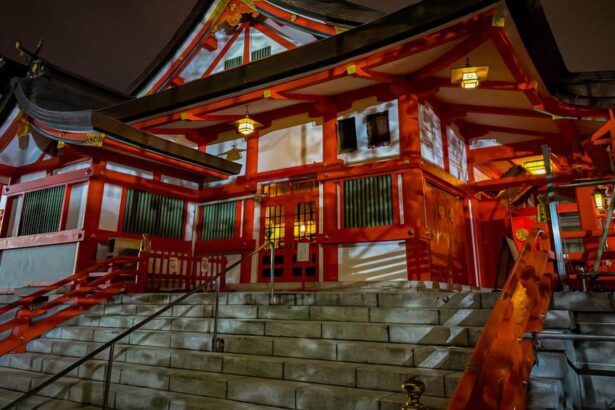 Pavillon de bois laque rouge et vermillon d un sanctuaire de Kyoto, au Japon
